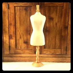 Mini-mannequin for jewelry display. Dress form.